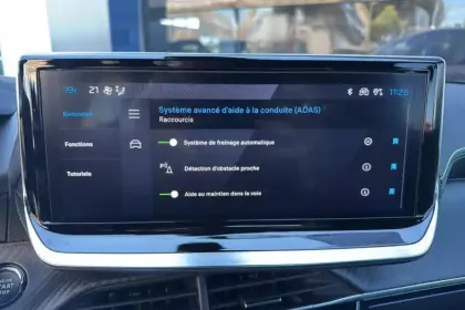 Photo 20 Peugeot 2008  Hybrid 136 e-DCS6