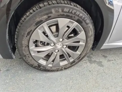 Photo 10 Peugeot 208  Electrique 50 kWh 136ch