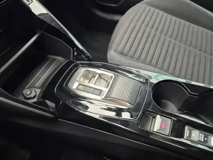 Photo 12 Peugeot 208  Electrique 50 kWh 136ch