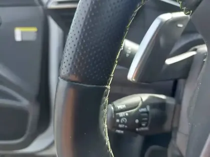 Photo 16 Peugeot 2008  Hybrid 136 e-DCS6