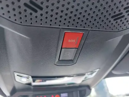 Photo 13 Peugeot 2008  Hybrid 136 e-DCS6