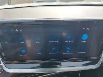 Photo 19 Peugeot 2008  Hybrid 136 e-DCS6