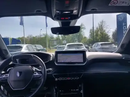 Photo 15 Peugeot 2008  Hybrid 136 e-DCS6