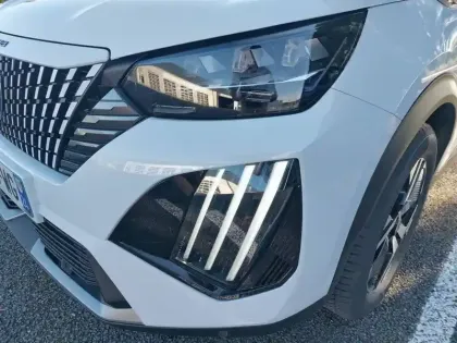 Photo 10 Peugeot 2008  Hybrid 136 e-DCS6