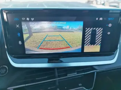 Photo 12 Peugeot 2008  Hybrid 136 e-DCS6