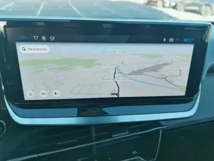 Photo 11 Peugeot 2008  Hybrid 136 e-DCS6