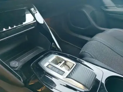 Photo 9 Peugeot 2008  Hybrid 136 e-DCS6