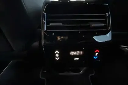 Photo 11 Peugeot 5008  Hybrid 136 e-DCS6