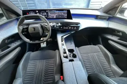 Photo 13 Peugeot 5008  Hybrid 136 e-DCS6