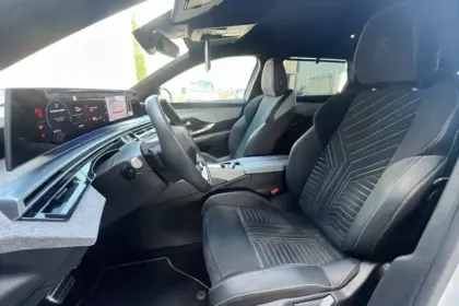 Photo 8 Peugeot 5008  Hybrid 136 e-DCS6