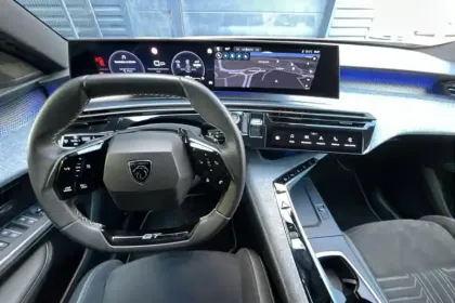 Photo 14 Peugeot 5008  Hybrid 136 e-DCS6