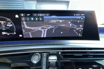 Photo 17 Peugeot 5008  Hybrid 136 e-DCS6