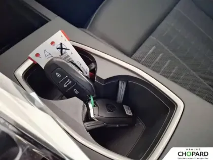 Photo 13 Peugeot 5008  Hybrid 145 ch e-DCS6