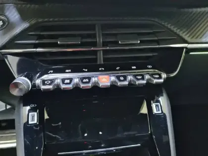 Photo 23 Peugeot 208  Electrique 50 kWh 136ch