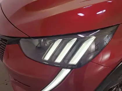 Photo 19 Peugeot 208  Electrique 50 kWh 136ch