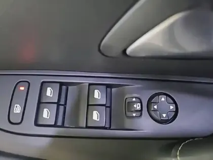 Photo 29 Peugeot 208  Electrique 50 kWh 136ch