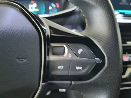 Photo 27 Peugeot 208  Electrique 50 kWh 136ch