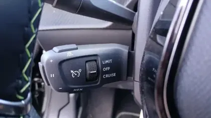 Photo 17 Peugeot 2008  Hybrid 145 e-DCS6