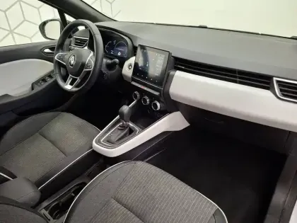 Photo 25 Renault Clio  E-Tech full hybrid 145