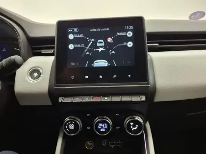 Photo 37 Renault Clio  E-Tech full hybrid 145