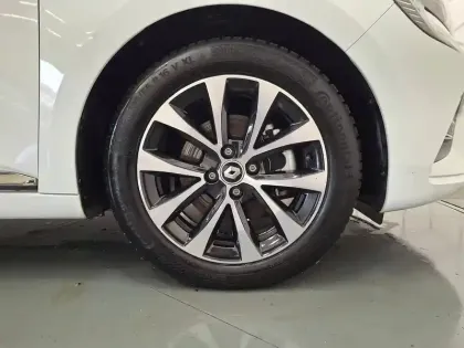 Photo 15 Renault Clio  E-Tech full hybrid 145