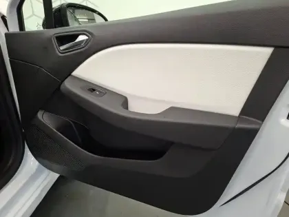 Photo 19 Renault Clio  E-Tech full hybrid 145