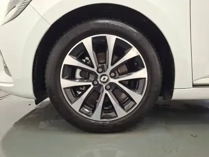 Photo 16 Renault Clio  E-Tech full hybrid 145