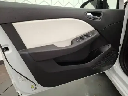 Photo 20 Renault Clio  E-Tech full hybrid 145