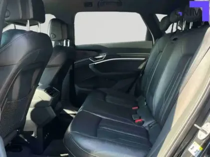 Photo 9 Audi E-tron  50 quattro 313 ch