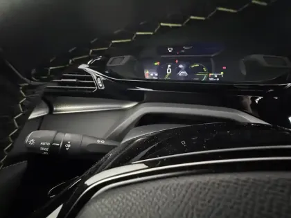 Photo 28 Peugeot 408  Hybrid 145 e-DCS6