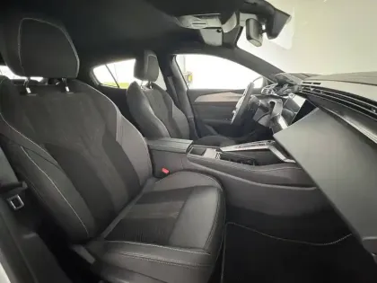 Photo 13 Peugeot 408  Hybrid 145 e-DCS6