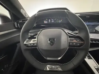 Photo 20 Peugeot 408  Hybrid 145 e-DCS6