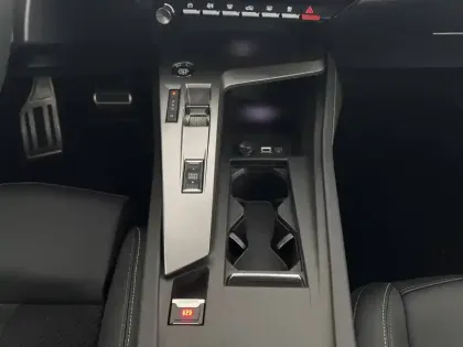 Photo 32 Peugeot 408  Hybrid 145 e-DCS6