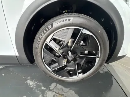 Photo 47 Peugeot 408  Hybrid 145 e-DCS6