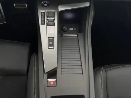 Photo 33 Peugeot 408  Hybrid 145 e-DCS6