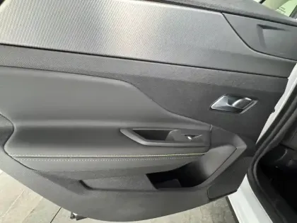 Photo 37 Peugeot 408  Hybrid 145 e-DCS6