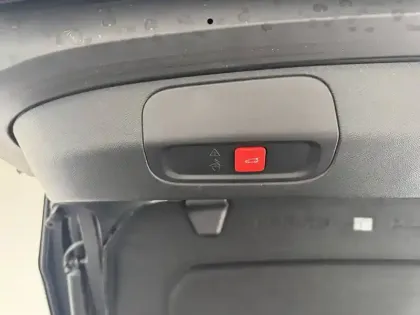 Photo 41 Peugeot 408  Hybrid 145 e-DCS6