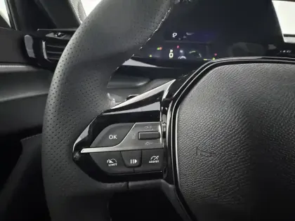 Photo 23 Peugeot 408  Hybrid 145 e-DCS6