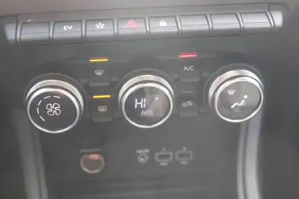 Photo 60 Renault Captur  E-Tech hybride 145