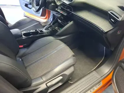 Photo 10 Peugeot 2008  PureTech 130 S&S EAT8