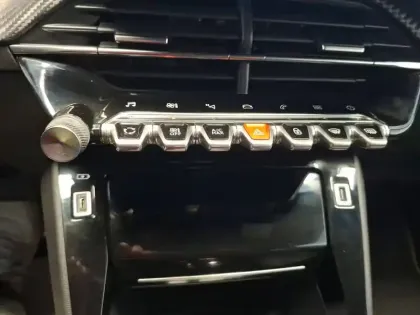 Photo 29 Peugeot 2008  PureTech 130 S&S EAT8
