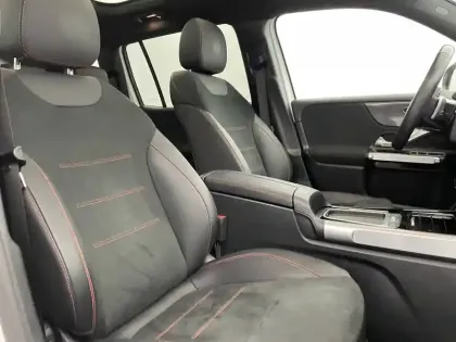 Photo 47 Mercedes GLB  200 d 8G-DCT