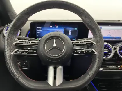 Photo 41 Mercedes GLB  200 d 8G-DCT