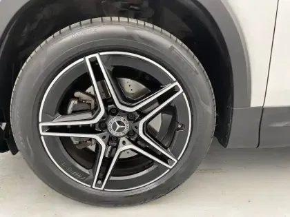 Photo 36 Mercedes GLB  200 d 8G-DCT