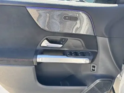 Photo 13 Mercedes GLB  200 d 8G-DCT