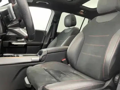Photo 33 Mercedes GLB  200 d 8G-DCT