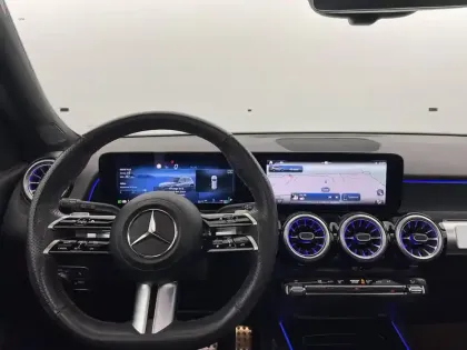 Photo 40 Mercedes GLB  200 d 8G-DCT