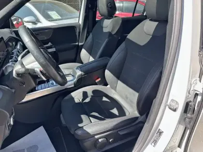 Photo 8 Mercedes GLB  200 d 8G-DCT