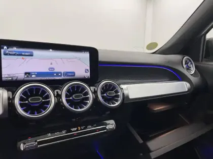 Photo 44 Mercedes GLB  200 d 8G-DCT