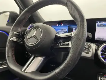 Photo 43 Mercedes GLB  200 d 8G-DCT